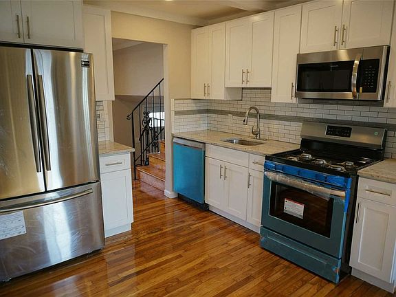 2nd image of 204 Elliot St