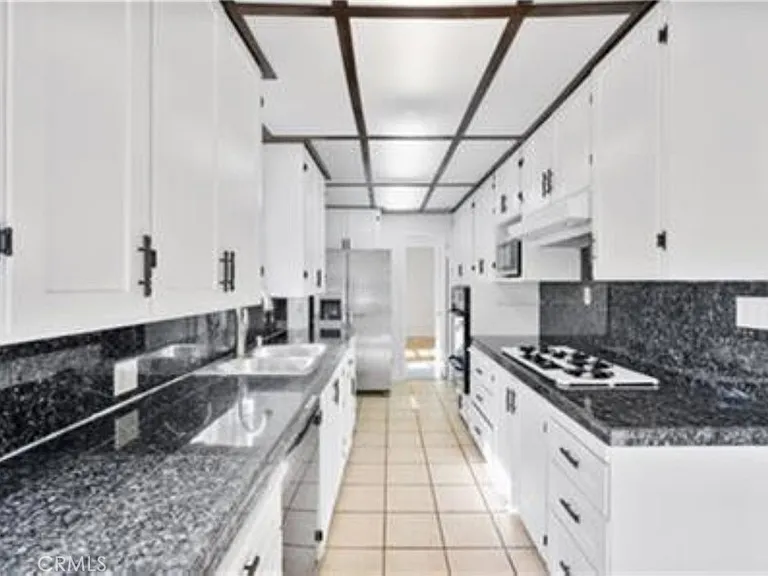 15235 La Maida St — Photo 14