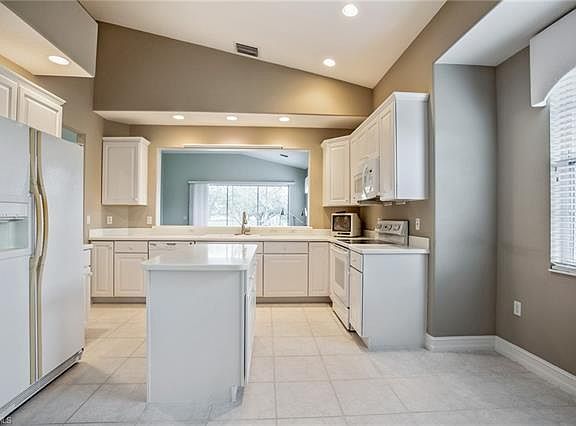 4th image of 3147 Lancaster Dr #1004