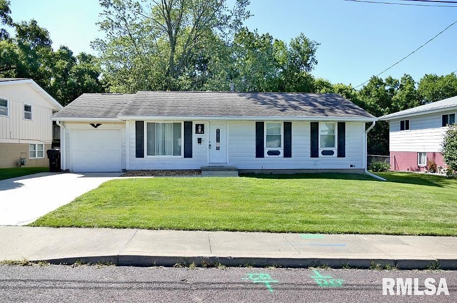 1st image of 2208 W Kensington Dr