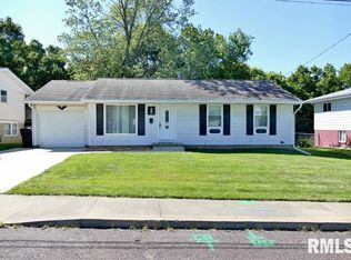 2208 W Kensington Dr, Peoria, IL 61614