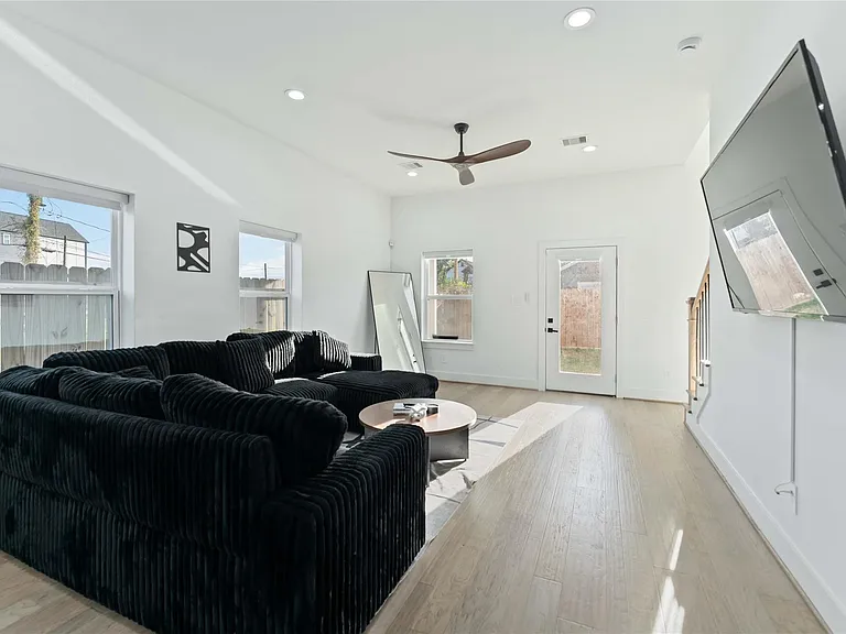 3034 Gray St #B — Photo 7