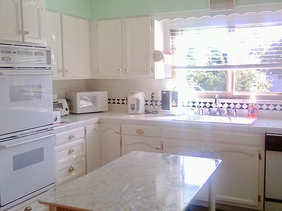 5th image of 4640 N Fircroft Ave