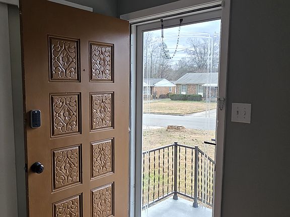 2nd image of 1824 Muncey Ln
