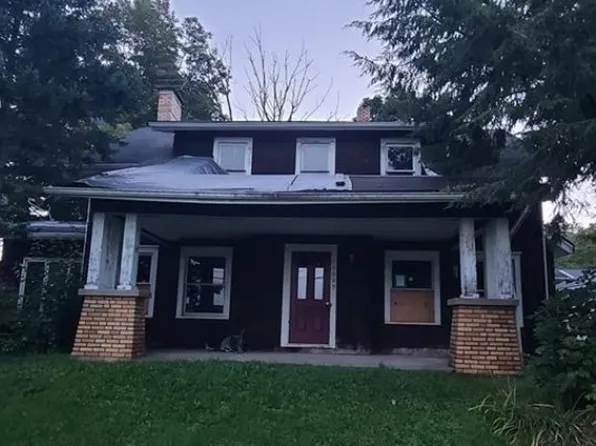 10689 Maple St, Mantua, OH 44255