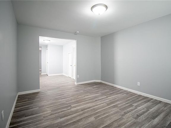 3rd image of 1129-31 S Sheffield Ave
