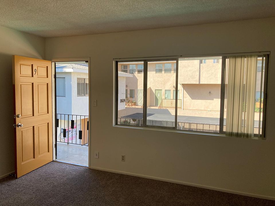 1st image of 11624 Hamlin St #9