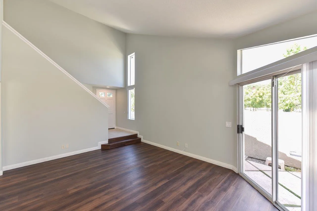 3 bed, 1413 sqft, $4,950 — Photo 3