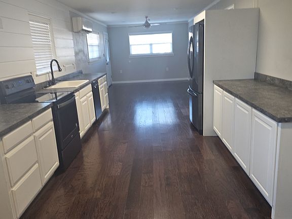 2nd image of 1220 Lemon Dr #A