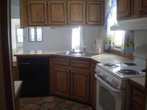 3rd image of 2613 Scotlac Ct SW