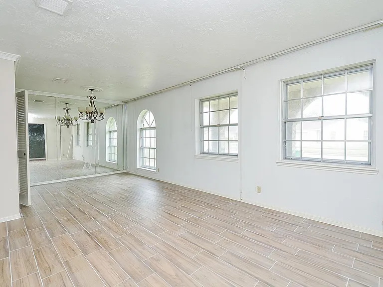 9323 Claridge Dr — Photo 10