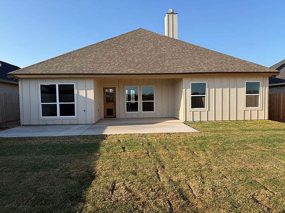 4th image of 3121 Maplewood Dr