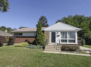 706 S Busse Rd, Mount Prospect, IL 60056