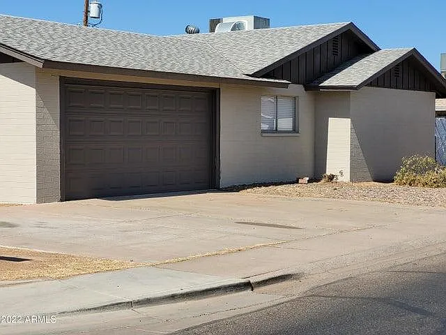 6701 N 42nd Dr — Photo 2