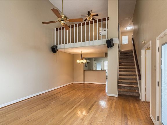 3rd image of 16618 Holly Trail Dr