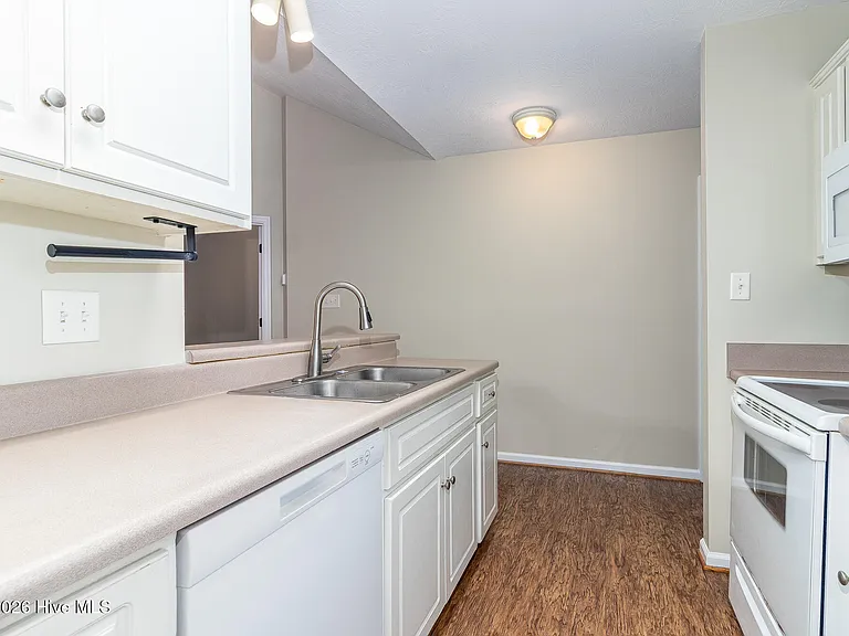 456 Northrop Pl — Photo 7