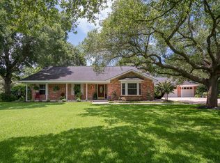 2211 Hicklin St, Alvin, TX 77511