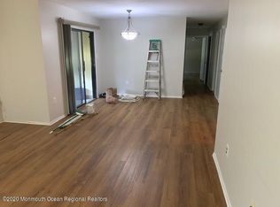 127 Amberly Dr UNIT D, Manalapan, NJ
