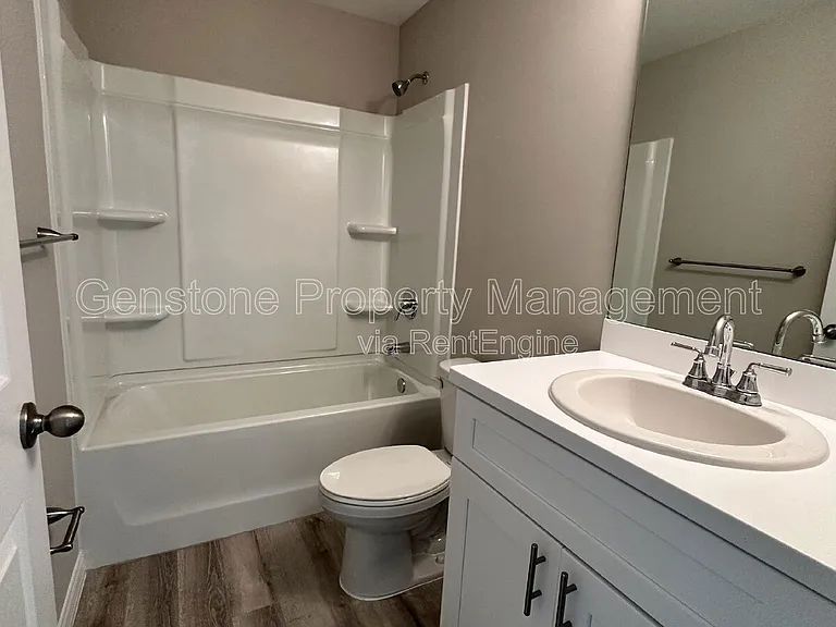 327 Lester Ave S — Photo 13