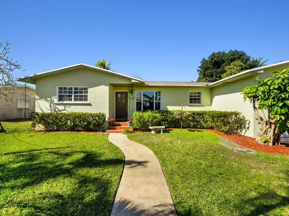 7405 W Lake Drive, Lake Clarke Shores, FL 33406