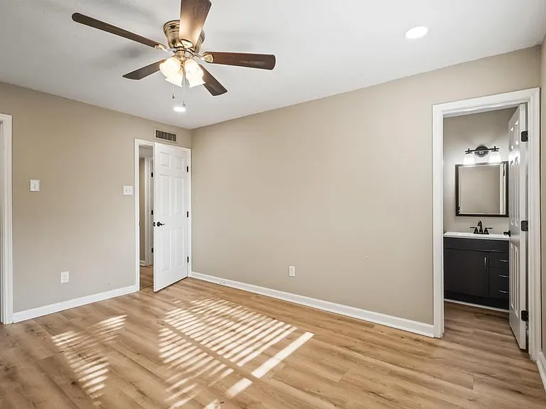 5201 Marks Cir — Photo 15