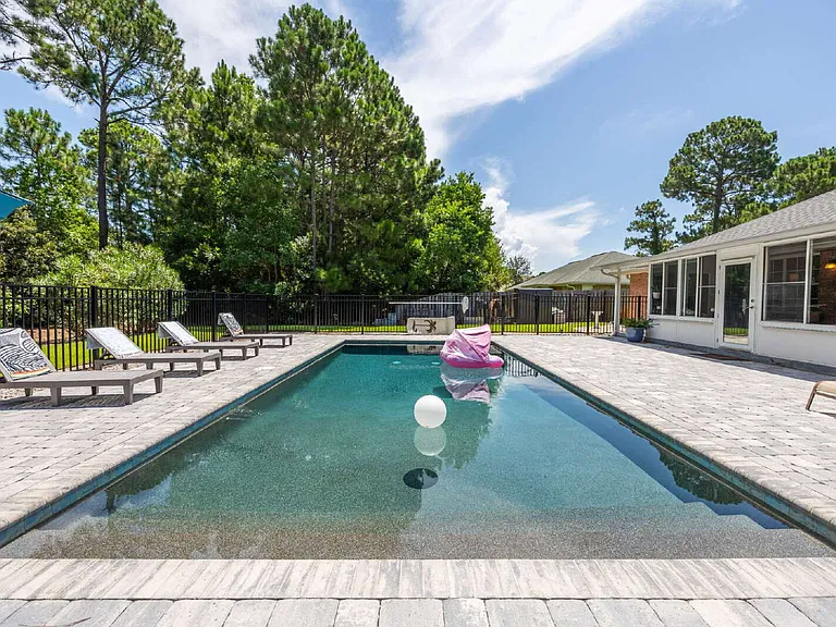 130 W Shipwreck Rd — Photo 34