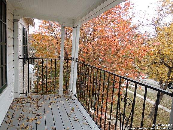 5th image of 135 KATHERINE CT