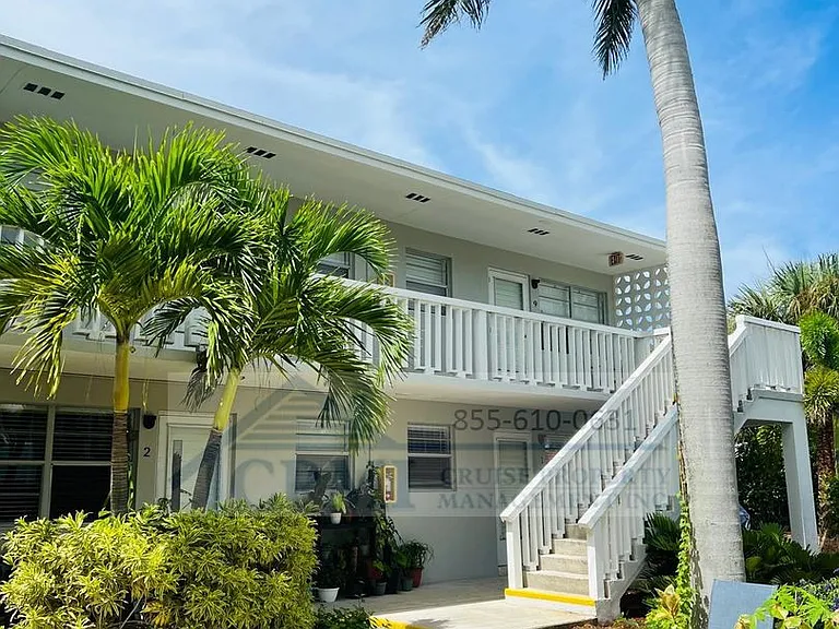 225 Ocean Breeze Lake Worth, FL 33460 — Photo 12