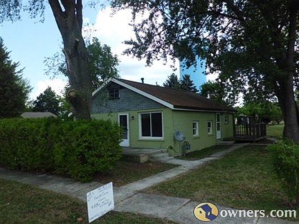 2nd image of 852 Lynn St