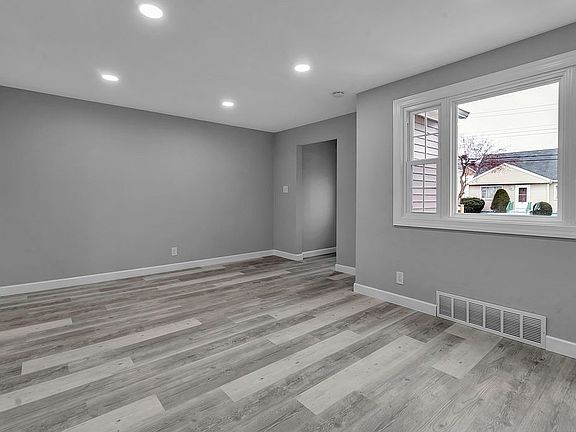 5th image of 176 Geary St