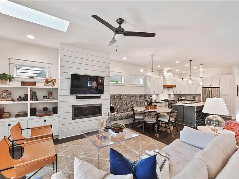 222 Lampkin St NE — Photo 1