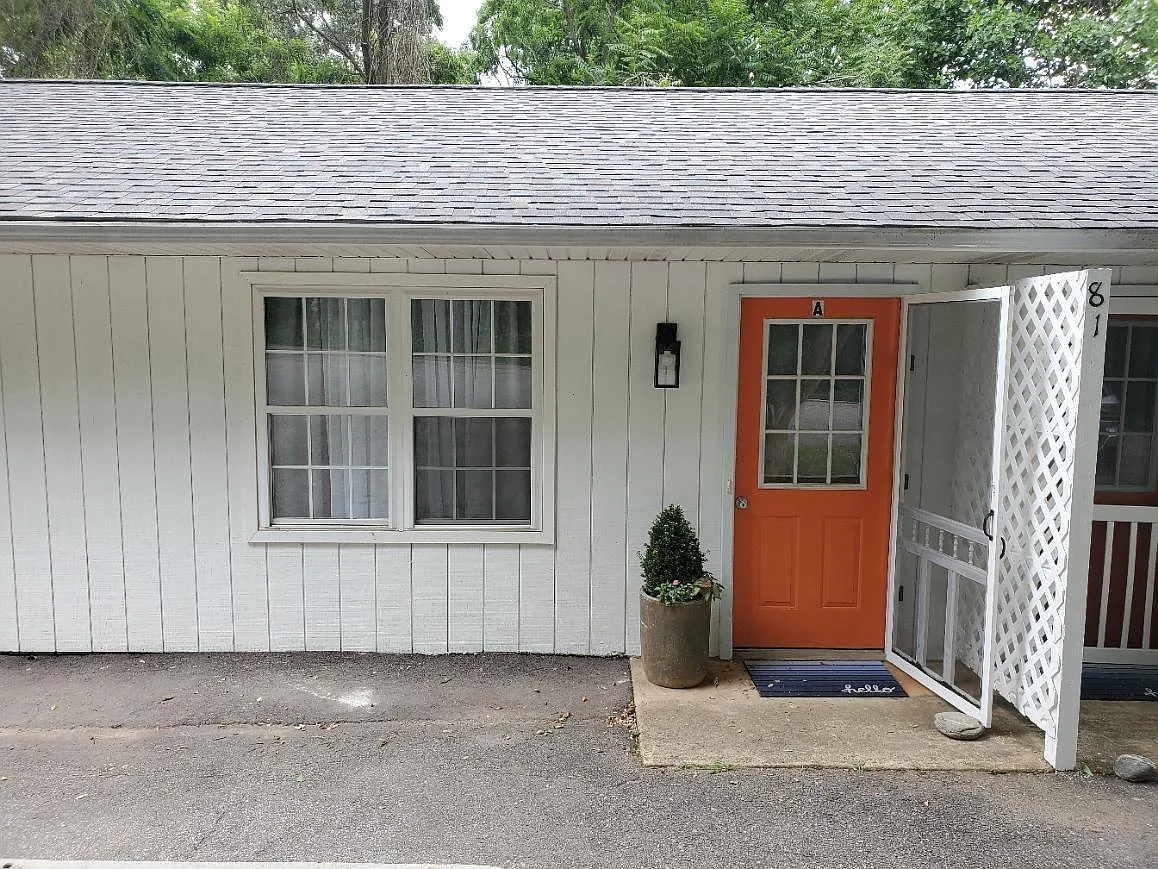 2 bed, 750 sqft, $2,200 — Photo 2