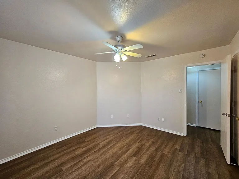 602 Delmar Dr — Photo 16