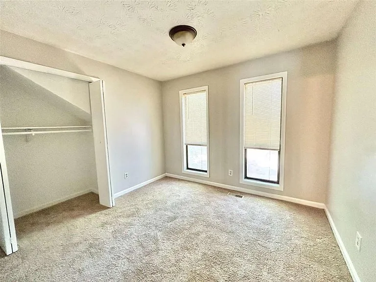 5995 Sutton Pl — Photo 12