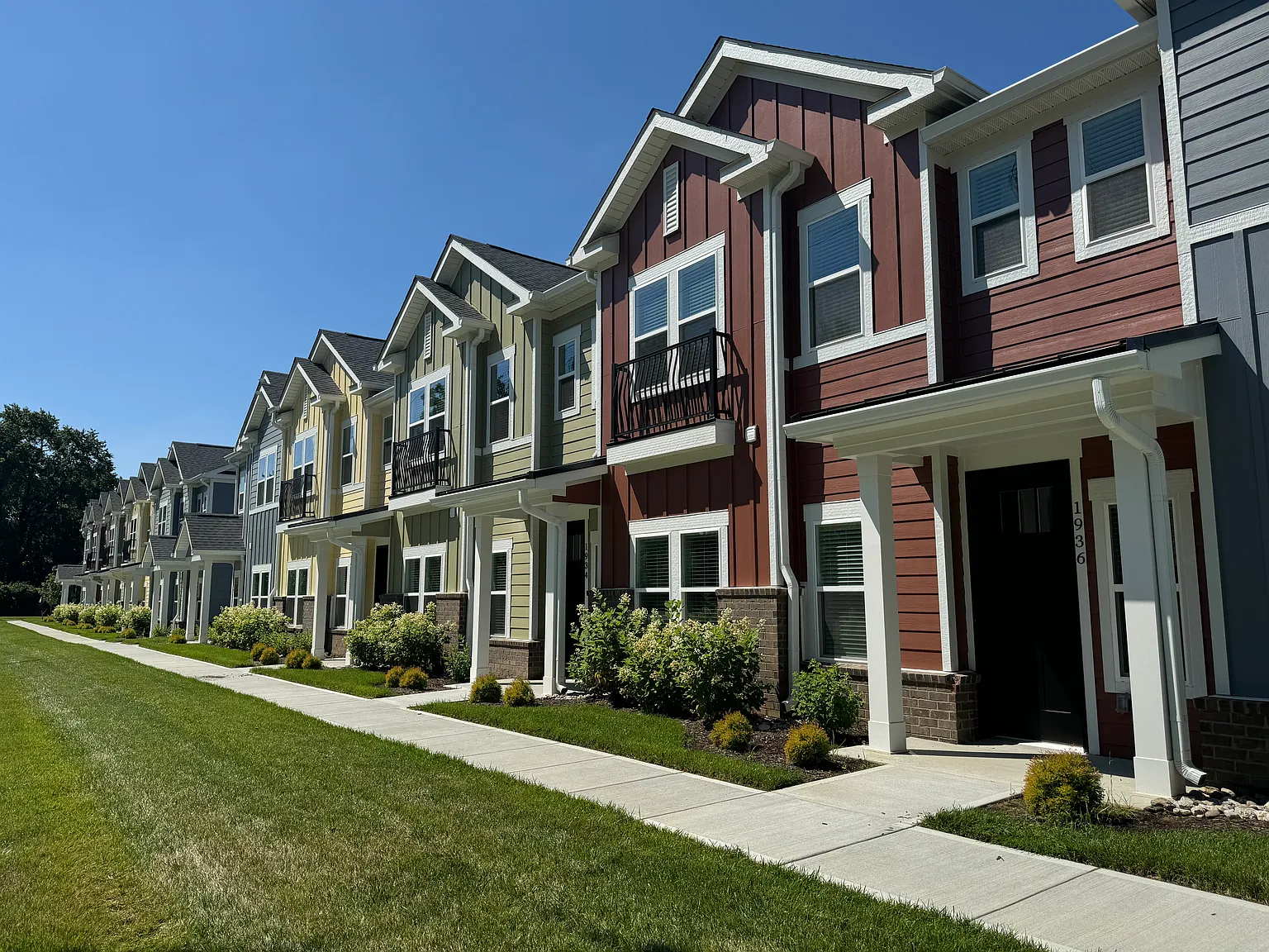 Bull Run Townhomes — Photo 2