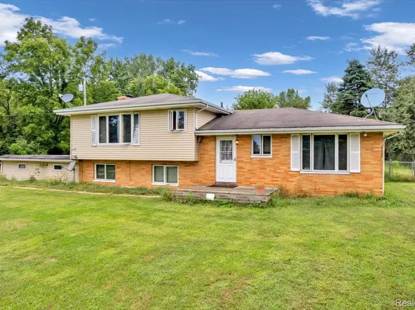 5416 Sandy Ln, Columbiaville, MI 48421