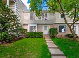 469 Yorkshire Sq, Bolingbrook, IL 60440