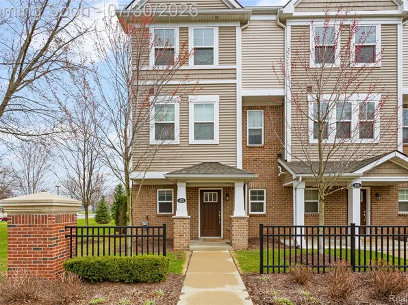 478 N Wixom Rd, Wixom, MI 48393
