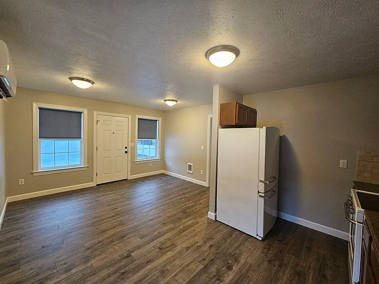 1108 S Coeur Dalene St — Photo 4