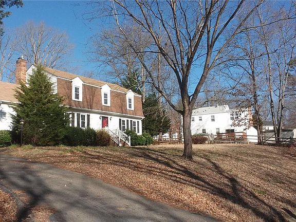 3rd image of 434 Montour Dr