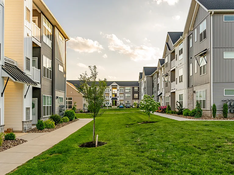 Park West Apartments — Photo 11