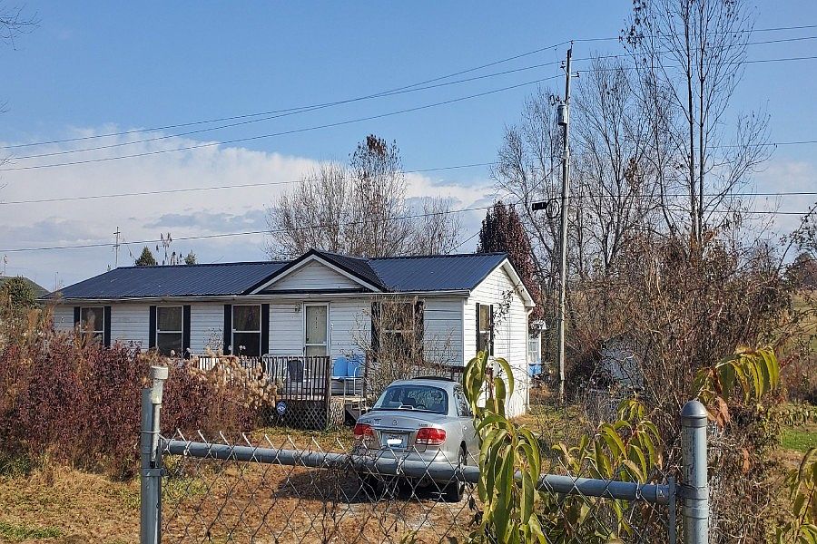 2nd image of 4404 Hays Fork Ln