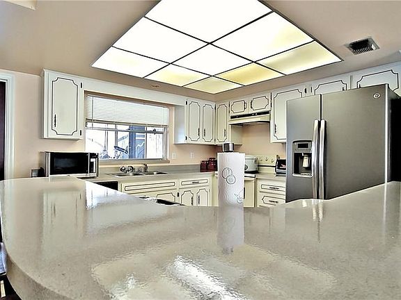 5th image of 6832 Tamarind Cir