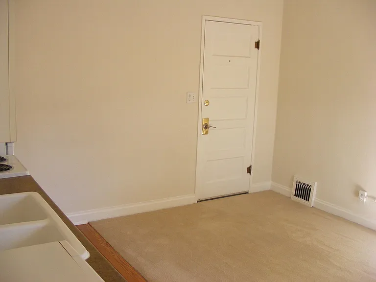 115 N Park St #10 — Photo 6