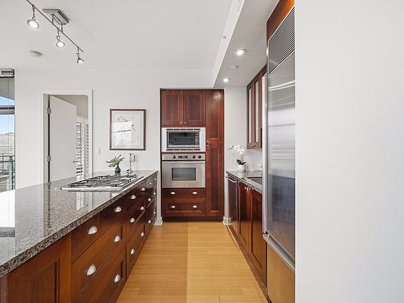 4th image of 1863 Alberni St #1602