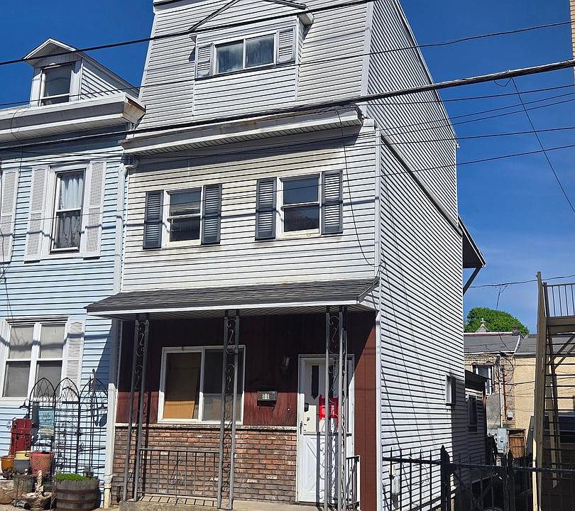 1st image of 320 W Norwegian St