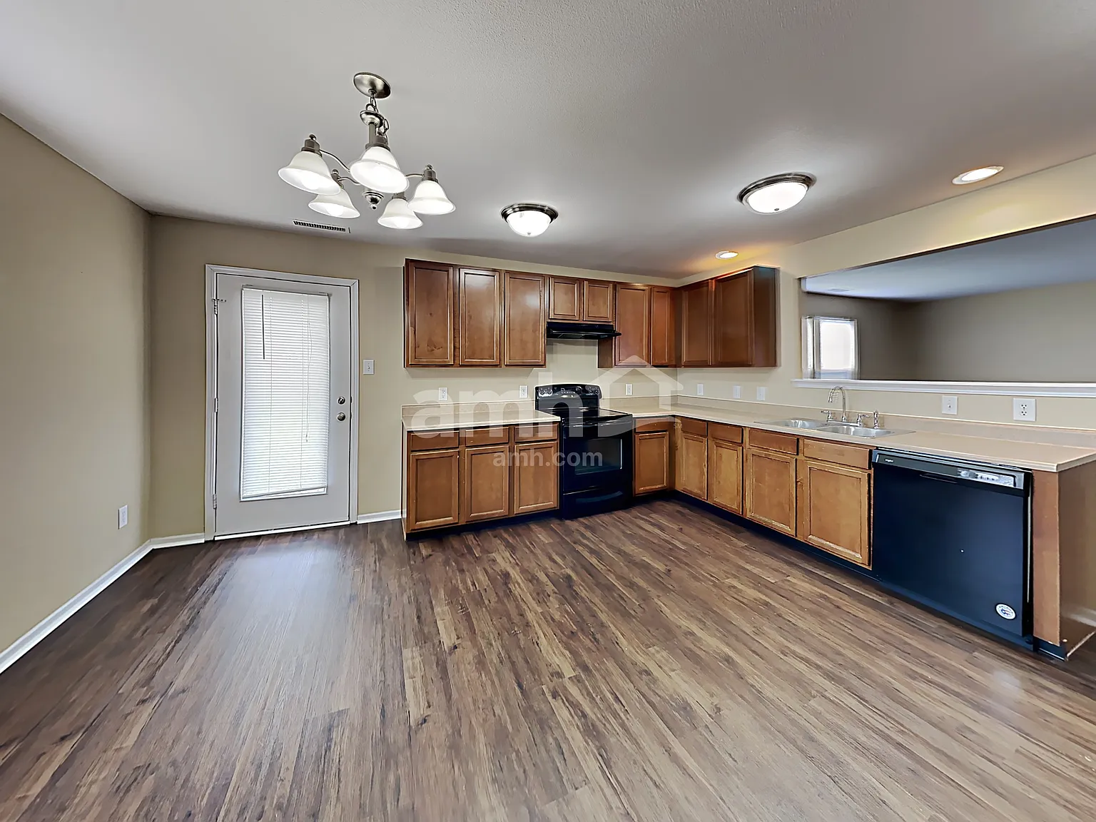 3 bed, 2.5 bath, 2164 sqft, $1,965 — Photo 3