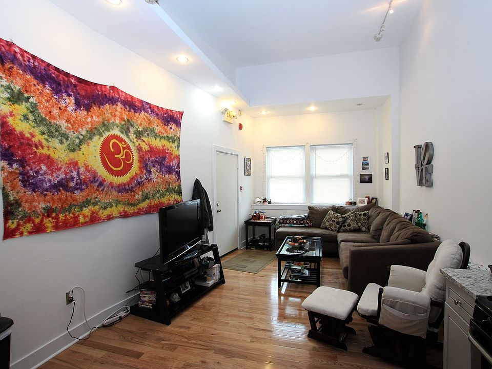 1st image of 2943 W Girard Ave #1