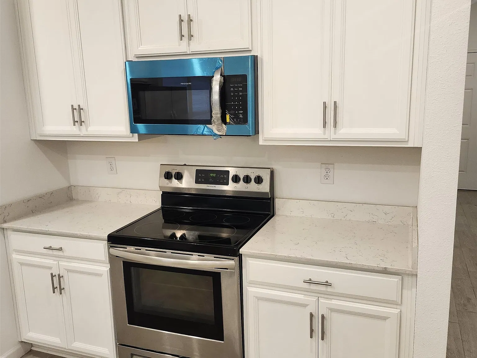 3 bed, 2.5 bath, 2126 sqft, $2,350 — Photo 3