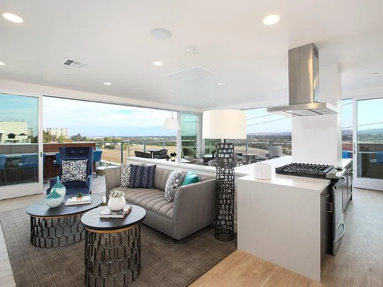 Skyline Living - Club One